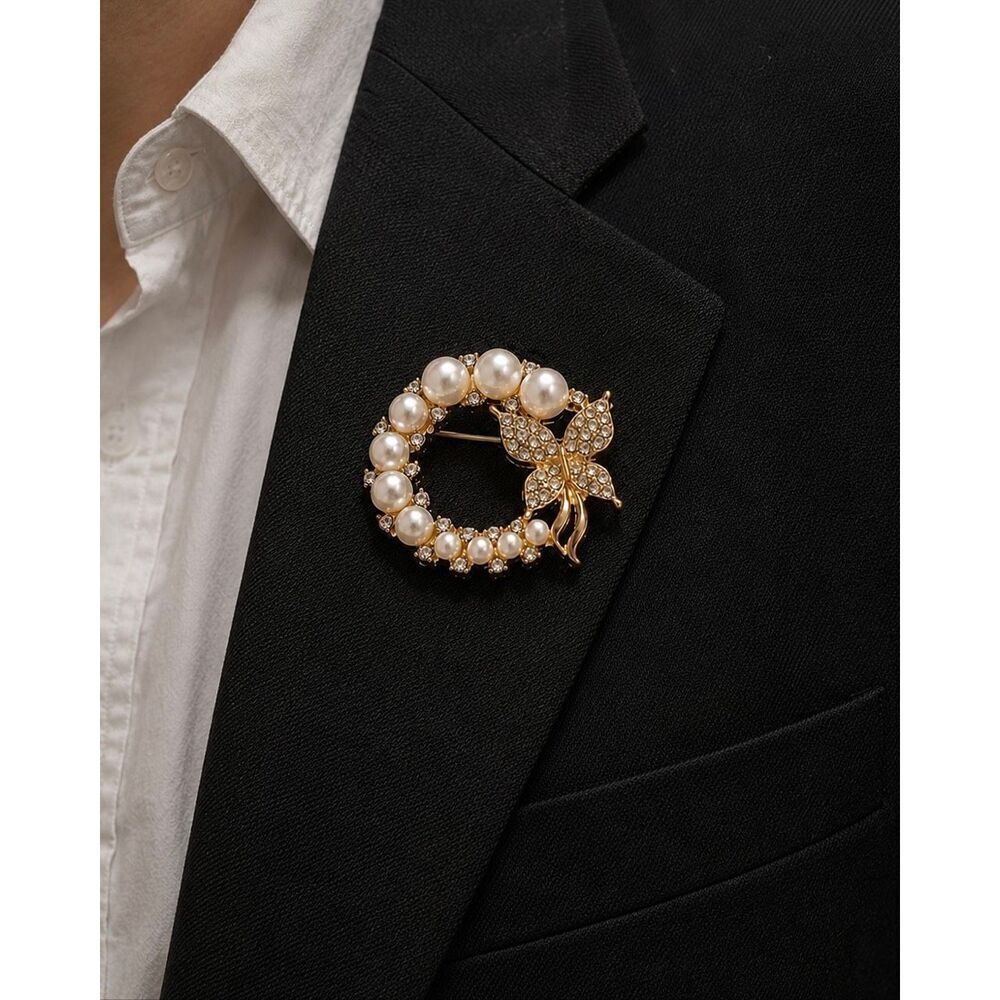 Butterfly Bro Brooch Faux Pearl Rhinestone Gold Tone Lapel Pin
